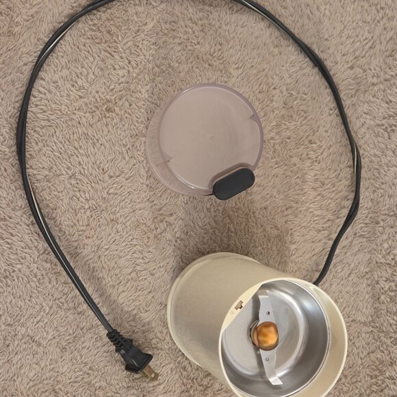 Braun Vintage Coffee Grinder – 120V, working, compact - Picture 5 of 5